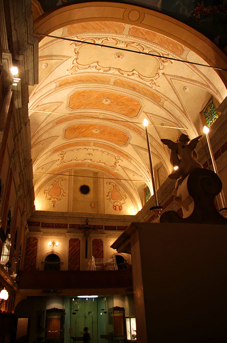 Rekonštrukcia stropu kaplnka v Monaku – pojazdné lešenia ALUFIX 6000