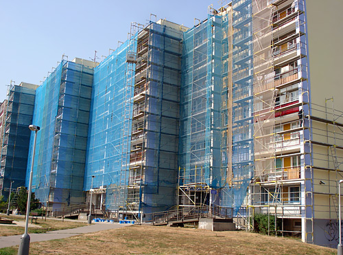 Zateplenie panelového domu Majerského - fasádne lešenie