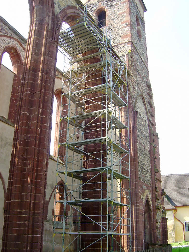 Oprava kláštora - modulové, fasádne lešenie