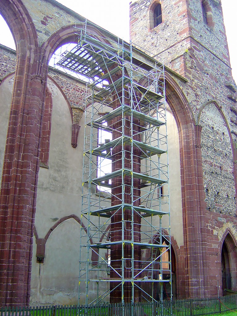 Oprava kláštora - modulové, fasádne lešenie