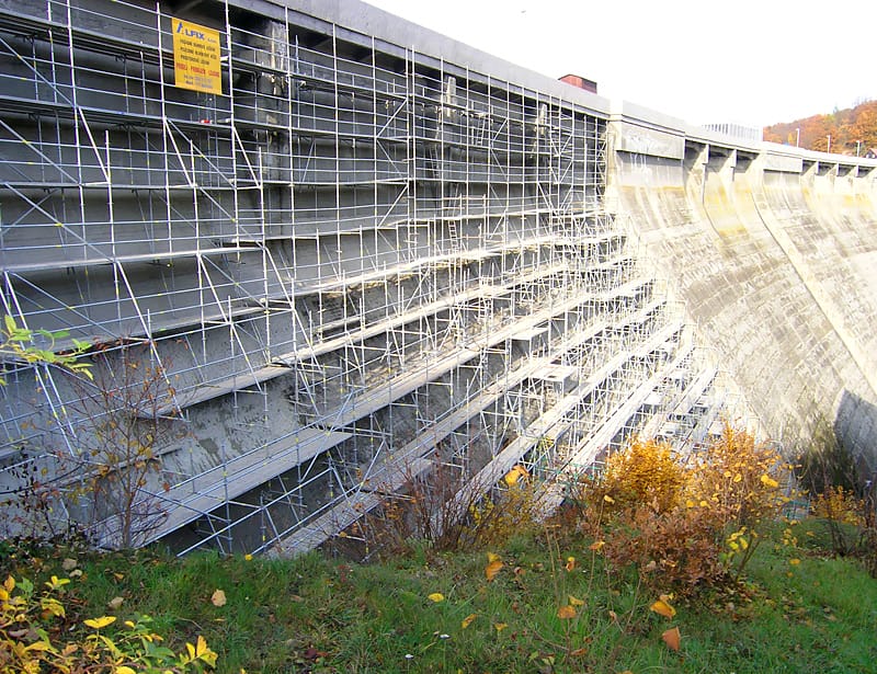Oprava Vranovské přehrady – modulové, fasádní lešení